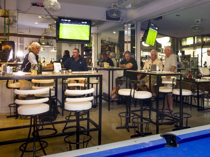 Traveller'S Rest Sports Bar Hotel Pattaya ภายนอก รูปภาพ